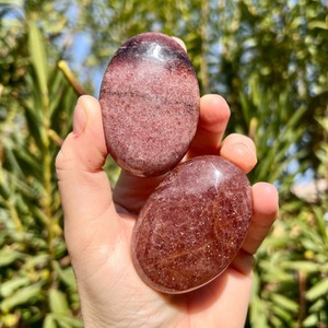 Wholesale High Quality Healing Crystal <b>Craft</b> Natural Strawberry Quartz Palm Stone for Home Decoration and Gifts - Product Image 3