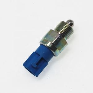 Luz de marcha atrás interruptor 32005-6J00A 32005-95F0A para MAZDA 6 NISSAN MICRA PRIMERA QASHQAI X-TRAIL RENAULT <span class=keywords><strong>MEGANE</strong></span> SCENIC - Product Image 1