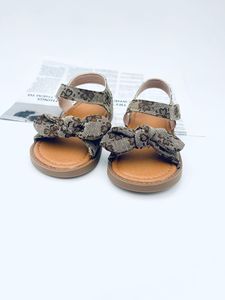 Sandalias Planas con Lazo de Leopardo al por Mayor para Niñas Pequeñas y Sandalias Infantiles de Moda Estilo Europeo y Americano - Product Image 4