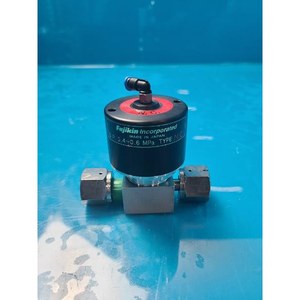 FUJIKIN 411781 Piezas de Equipo de Semiconductores Legacy Usadas Como Están - Product Image 5