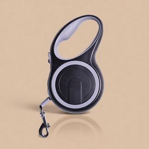 Laisse Rétractable de Luxe Personnalisée Grise et Noire de 5m, Durable, à Libération Rapide pour Chiens de 50kg, Vente en Gros OEM ODM - Product Image 1