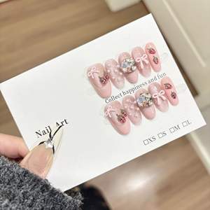 เล็บปลอมแบบกดติดสไตล์ฝรั่งเศส น่ารัก ทำมือ ลายสตรอว์เบอร์รี่พาย สีชมพูสดใส ดีไซน์ตาแมว สติ๊กเกอร์ติดเล็บ - Product Image 3