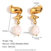 Boucles d'oreilles pendantes en acier inoxydable plaqué or 18 carats pour femmes hypoallergéniques, délicates et sans ternissement.