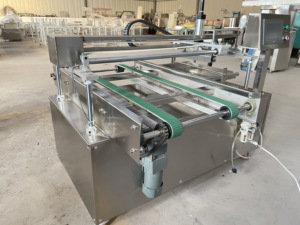 Machine industrielle Nazook pour le glaçage et le brossage de surfaces liquides (pains au <span class=keywords><strong>chocolat</strong></span>) pour la production en boulangerie et en cuisine centralisée - Product Image 4