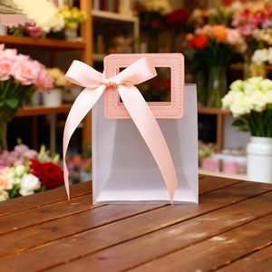 Bolsa de Regalo Transparente Esmerilada con Asa Resistente para Bodas, Cumpleaños, Navidad, Impresión de Logotipo - Product Image 4