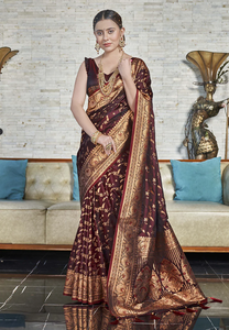 Saree de seda Banarasi Katan de color granate oscuro con tejido Jaal intrincado y detalles ricos de Zari para un aspecto lujoso y tradicional - Product Image 3