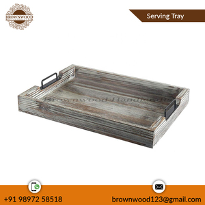 Bandeja para servir de madera de último diseño con asas de metal Bandeja de madera de pino natural para uso en restaurantes y cocinas de hoteles - Product Image 4