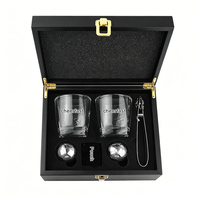Cubes de glace en acier inoxydable en forme de ballon de football avec 2 verres – Coffret cadeau amusant en forme de ballon de foot – Pierres à whisky et spiritueux