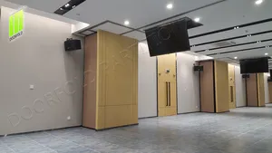 Bola Akustik Ruangan Geser Partisi Pembatas Konferensi Hall Dioperasikan Panel Lipat Dilipat Movable Wall Gaya Modern