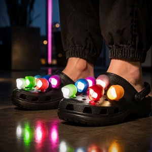 En gros, Breloques lumineuses LED pour chaussures à activation par vibration, multicolores, étanches, et lumières pour sabots couleur personnalisée - Product Image 6