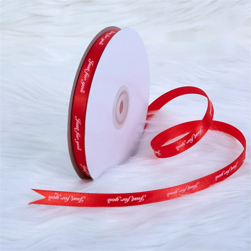 Un rollo de cinta roja de 45 metros.