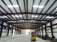 Usine de fabrication de structures en acier PEB sur mesure, usine industrielle préfabriquée avec système de grue, certifiée CE
