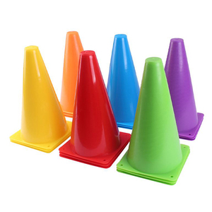 Cônes de signalisation flexibles et durables en plastique de 23 cm pour l'agilité, les obstacles, le football et le soccer - Vente en gros - Product Image 3