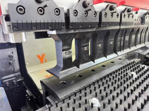 Machine de pliage hydraulique CNC automatique de haute précision pour la fabrication de tuyaux et de tubes en acier inoxydable et en aluminium - Product Image 2