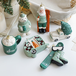 Nuevas Decoraciones Navideñas de Plástico Verde y Blanco, Adornos Colgantes Creativos y Modernos para Árboles de Navidad - Product Image 2