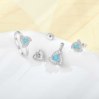 Collier pendentif triangle pavé de pierres précieuses en argent sterling 925 QX, boucles d'oreilles et bague, vente en gros, personnalisable OEM