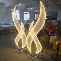 Accessoires de mariage : Arche lumineuse LED en forme de S pour allée, support de toile de fond en organza métallique ondulé, décoration de scène et de passerelle pour événements