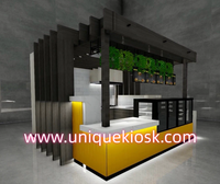 Kiosque alimentaire en bois personnalisé pour centre commercial, stand de restauration rapide avec mur en mousse artificielle, vitrine en verre, plantes vertes suspendues, logo rétroéclairé