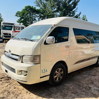 Mini-bus d'occasion HIACE 15 places, couleur blanche, fourgonnette Hiace