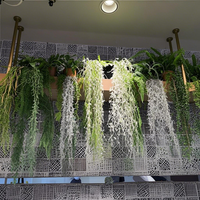 Vignes suspendues murales durables simulées de fougères vertes pour la décoration de plafond et de devanture de magasin Plante de type gazon artificiel