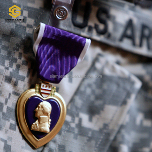 Réplica de Medalla de la Cruz de la Esperanza (Purple Heart) de la Segunda Guerra Mundial de los Estados Unidos, Tamaño Real, con Cinta - Product Image 1