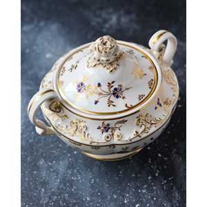 Gabriella P. Pot à sucre en porcelaine anglaise de la fin du XVIIIe siècle, style géorgien, décorations dorées à motif de pâquerettes pour restaurants - Product Image 4