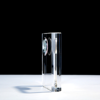 Horloge laser de table en cristal moderne Meilleure vente Décoration intérieure pour salon Horloge en verre unique Artisanat