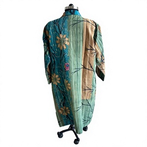 Longue veste kimono en coton 100% à imprimé floral bohème multicolore pour l'été - Product Image 4
