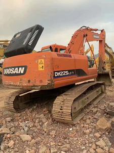 รถขุด Doosan DH225LC-7 สีส้ม มือสอง อุปกรณ์ก่อสร้าง เครื่องยนต์ เกียร์ ปั๊ม มอเตอร์ ผลิตในเกาหลี น้ำหนัก 21500 กก. ใช้งาน 0-2000 ชั่วโมง - Product Image 1