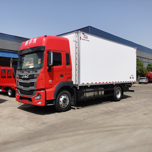 Magitruck pour Nouveaux Camions Frigorifiques Euro 2 pour la Livraison de Fruits, Fruits de Mer, Viandes, Boissons, Légumes et pour la Chaîne du Froid - Product Image 2