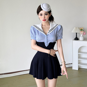 Ensemble haut à manches courtes rayé à col marin de style européen américain avec jupe pour femmes, tenue estivale mignonne en deux pièces - Product Image 4