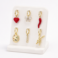 Breloques DIY plaquées or, breloques amovibles Huggie, fermoir mousqueton, pendentif cœur rouge émaillé pour collier et bracelet, en gros