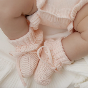 Chaussons pour bébé tricotés à la main en coton biologique à volants Chaussons pour nouveau-nés à semelle souple - Product Image 5