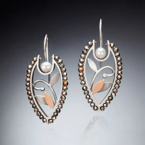 Orecchini Pendenti a Foglia Stile Foresta per Donne, Gioielli Vintage Chic con Perle e Fiori Multicolore, Regalo Quotidiano - Product Image 1