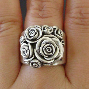 Anello da donna classico in lega con fiore, stile vintage europeo, gioiello alla moda, elegante anello regalo. - Product Image 3