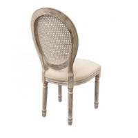 Chaise Louis en bois massif français avec dossier en rotin canné pour événements de mariage, banquets d'hôtel et salle à manger commerciale