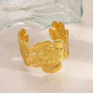 Pulsera chapada en oro con forma de flor para mujer, joyería en forma de C, chapado en oro de 18k, estilo retro de moda - Product Image 3