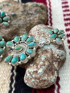 Pendientes Colgantes de Plata de Ley Chapados en Oro Rosa Hechos a Mano con Turquesa Kingman - Modernos y Unisex - Product Image 3