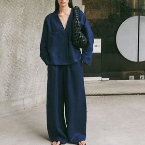 Ensembles pour femmes en coton et lin, hauts à manches longues et col en V, pantalons à jambes larges, nouvelle mode estivale, vente en gros OEM - Product Image 1