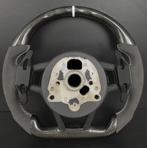Volant en cuir et fibre de carbone personnalisé avec bande personnalisée pour Audi Q7/A8/A/Q/S/RS Series - Product Image 2
