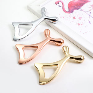 Rodillo Masajeador Facial Ergonómico en Forma de Y con 4 Opciones de Cabezal, Herramienta de Lifting con Textura de Diamante de Calabaza - Product Image 1