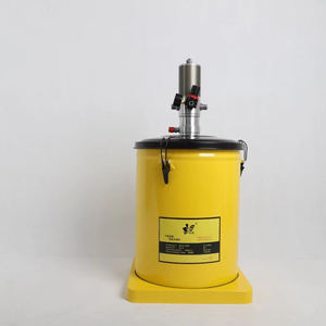 Pompe pneumatique avec manomètre et pistolet d'huilage pivotant pour l'injection d'huile en mécanisation - Product Image 2