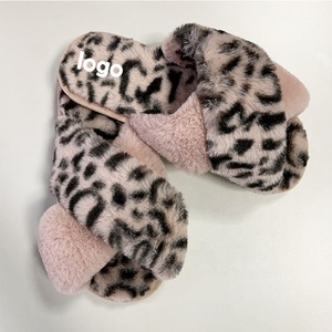 <span class=keywords><strong>Pantofole</strong></span> da <span class=keywords><strong>Donna</strong></span> Calde e Morbide con Stampa Leopardata, Ideali per l'Autunno e l'Inverno, per Uso Interno in Camera da Letto - Product Image 4
