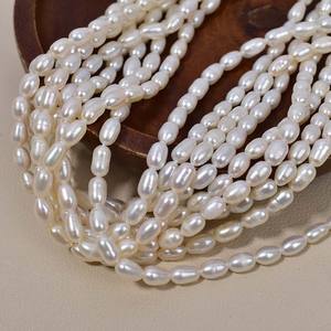 สร้อยไข่มุกน้ำจืดธรรมชาติสีขาว ขนาด 4-5 มม. คุณภาพดี ราคาคุ้มค่า  แบบเม็ดหลวม  แสงสว่าง  ร้อยด้วยด้ายไมโคร  ทรงข้าว  งานกึ่งสำเร็จรูป - Product Image 4