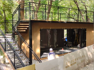 حاوية شحن متنقلة فاخرة مخصصة بطول 40 قدمًا للاستخدام في مراكز التسوق - تصميم كشك قابل للتوسيع لمقهى العصائر والقهوة والمطاعم - Product Image 5