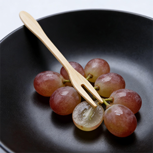 Tenedor de Fruta de Bambú Ecológico, Certificado Orgánico, Libre de Pesticidas, Tallado a Mano, Desechable, para Fiestas en Restaurantes Orgánicos - Product Image 3