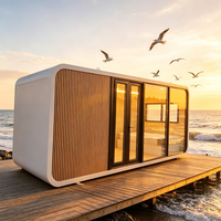 Cabane de jardin personnalisée Apple avec rangement intégré pour optimiser l'espace et aménagement complet pour logement d'effectif