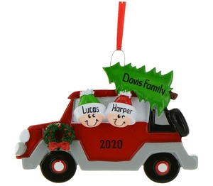 Negozio di natale personalizzato auto rossa famiglia di 2 ornamenti natalizi. Porta ghirlande natalizie e decorazioni per alberi - Product Image 1