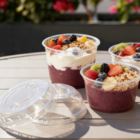 Op maat bedrukte transparante fruitsalade schaal 16oz PET deli container wegwerp plastic acai smoothie bekers met deksel