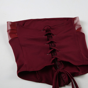 Ensemble Femme 2 Pièces Tendance : Mini-<span class=keywords><strong>Jupe</strong></span> Plissée en <span class=keywords><strong>Cuir</strong></span> PU et Haut Tube Sans Bretelles et Sans Dos Coupe Ajustée avec Découpes - Product Image 3